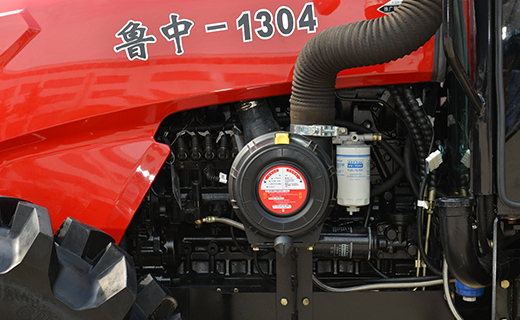 EVO视讯-1304型拖拉机